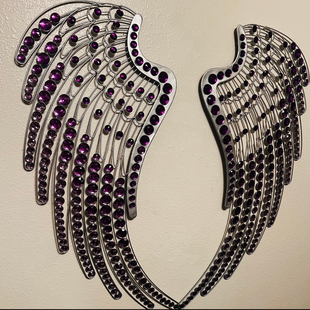 Beautiful angel wings wall decor